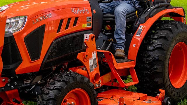 Wide operator platform